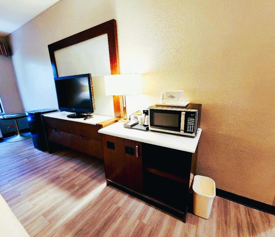Baymont By Wyndham Stewart Area Hotel 3*