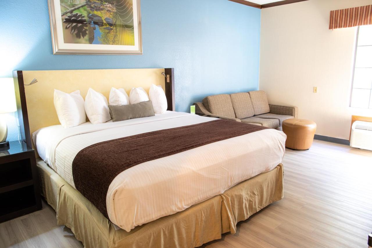 Hotel Baymont By Wyndham Stewart Area