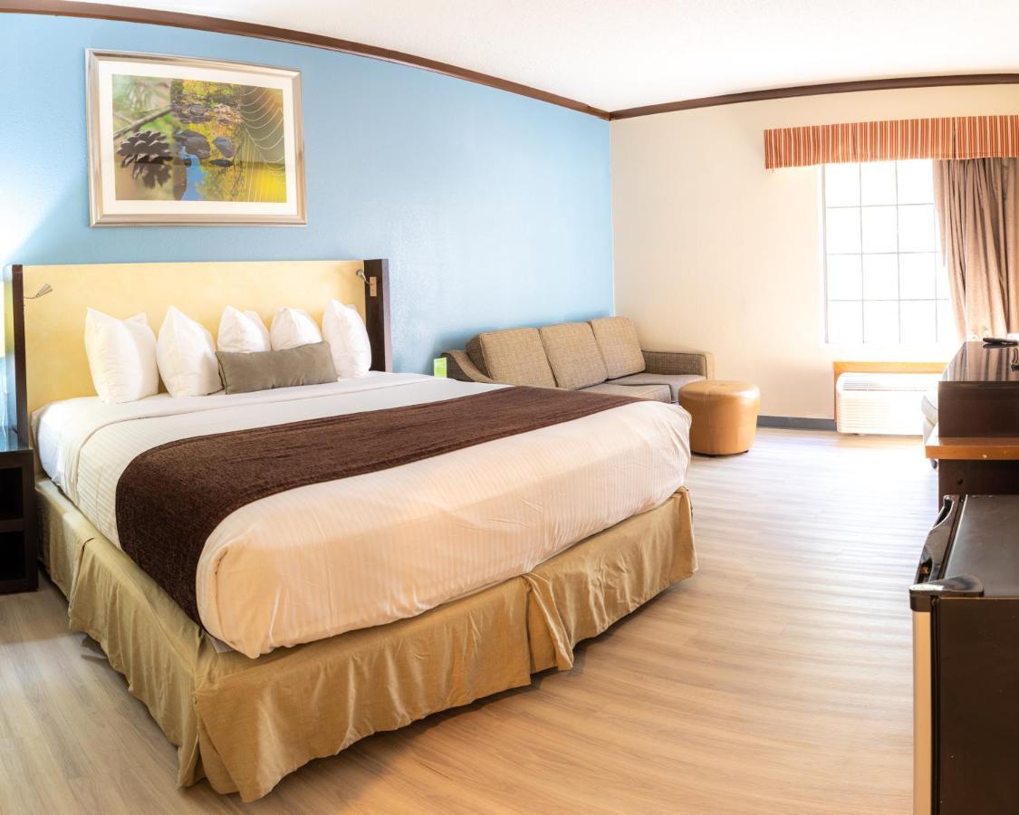 Baymont By Wyndham Stewart Area Hotel 3*